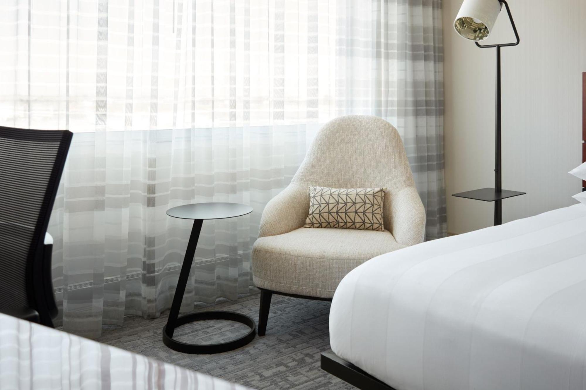 Marriott Montreal Airport In-Terminal Hotel Дорвал Екстериор снимка