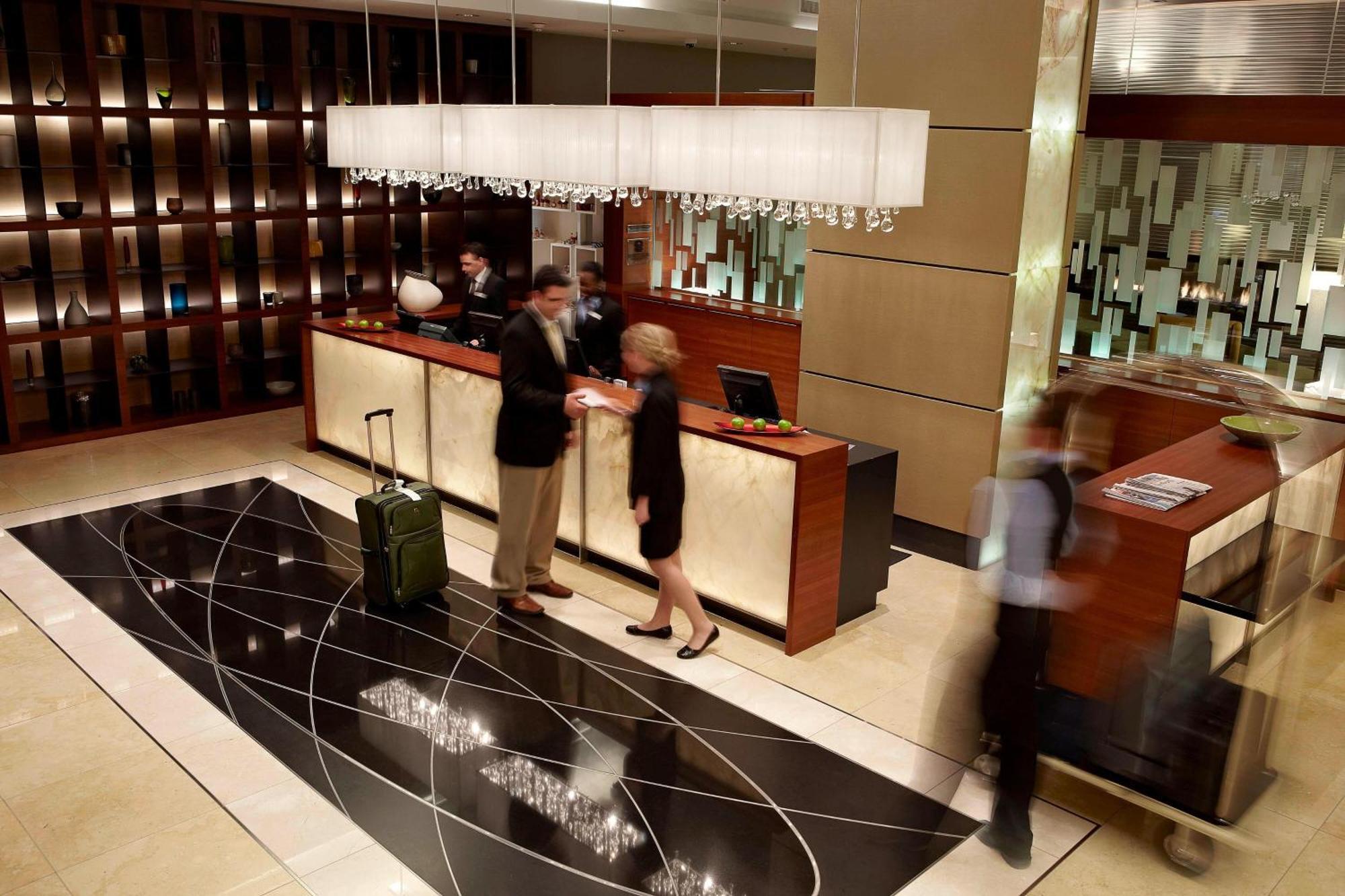 Marriott Montreal Airport In-Terminal Hotel Дорвал Екстериор снимка