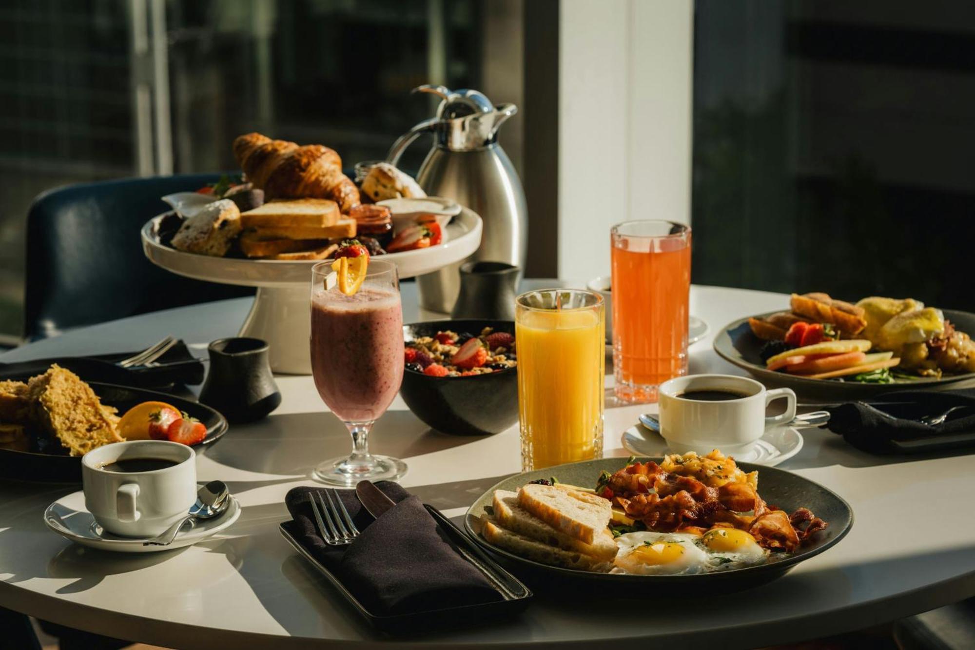 Marriott Montreal Airport In-Terminal Hotel Дорвал Екстериор снимка