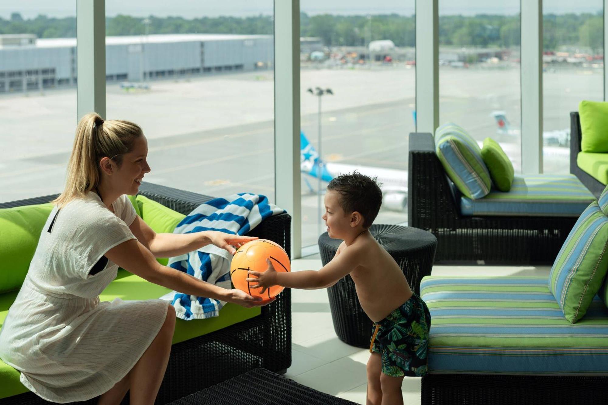 Marriott Montreal Airport In-Terminal Hotel Дорвал Екстериор снимка
