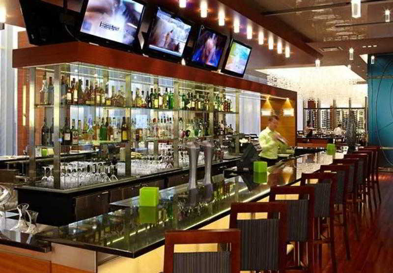 Marriott Montreal Airport In-Terminal Hotel Дорвал Екстериор снимка