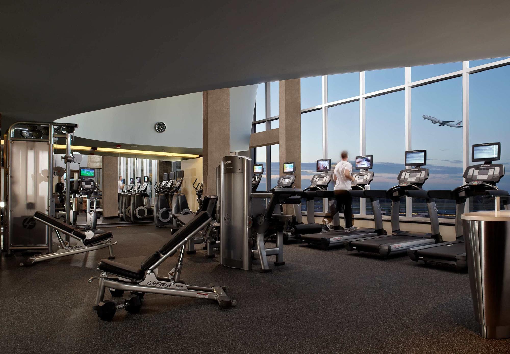 Marriott Montreal Airport In-Terminal Hotel Дорвал Екстериор снимка