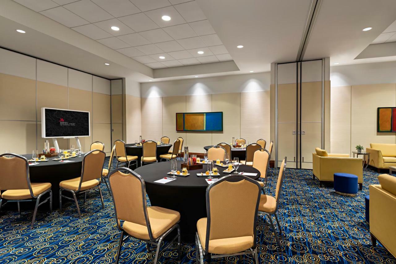 Marriott Montreal Airport In-Terminal Hotel Дорвал Екстериор снимка