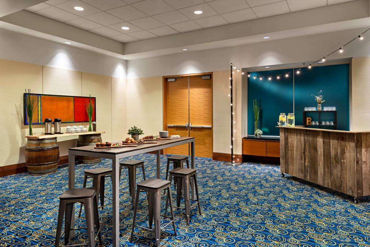 Marriott Montreal Airport In-Terminal Hotel Дорвал Екстериор снимка