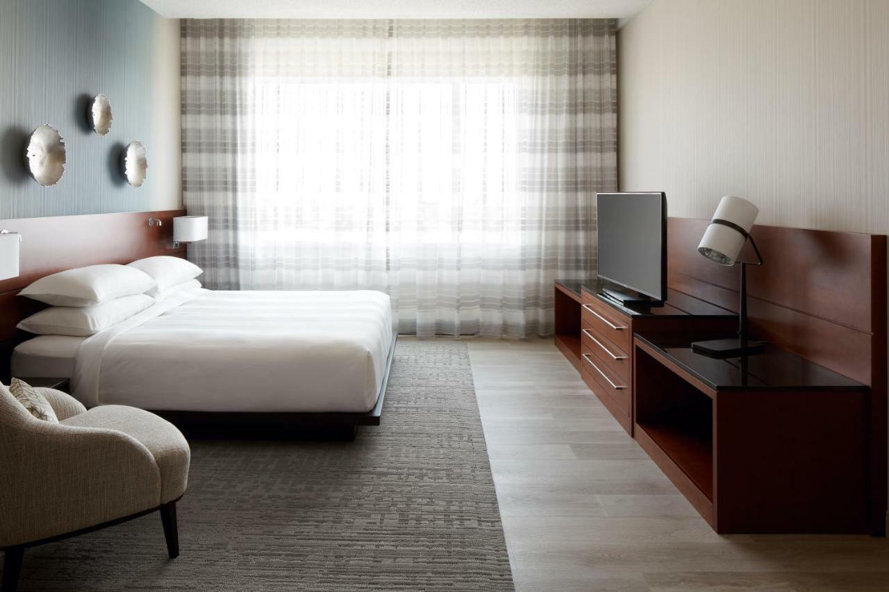 Marriott Montreal Airport In-Terminal Hotel Дорвал Екстериор снимка